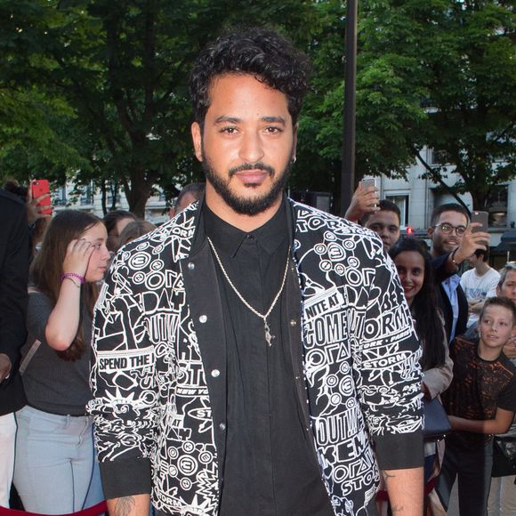 Il a chanté ce morceau inédit lors de la vingtième édition du festival Mawazine, au Maroc.

Slimane (Slimane Nebchi) arrive au dîner de la 8ème édition du "Global Gift Gala" à Paris, le 16 mai 2017.

Agence / Bestimage