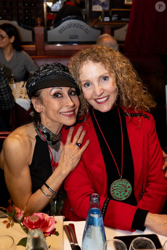 Rebecca Mai, Myriam Allais lors de la cérémonie d'intronisation de A.Dussollier et C.Frot à l'académie Alphonse Allais au cabaret La Crémaillère 1900 à Paris le 26 janvier 2026

© Tiphaine Praud-Lebely / Bestimage