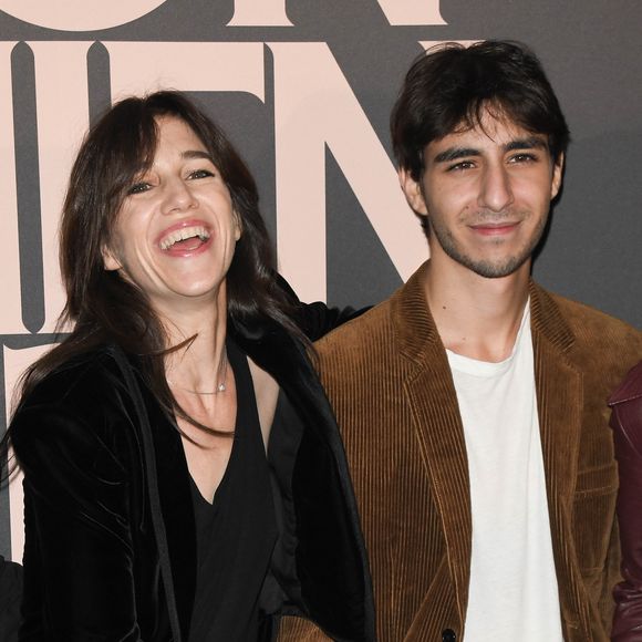 Ben Attal sa mère Charlotte Gainsbourg - Avant-première du film "Mon chien stupide" au cinéma UGC Normandie à Paris. © Coadic Guirec/Bestimage