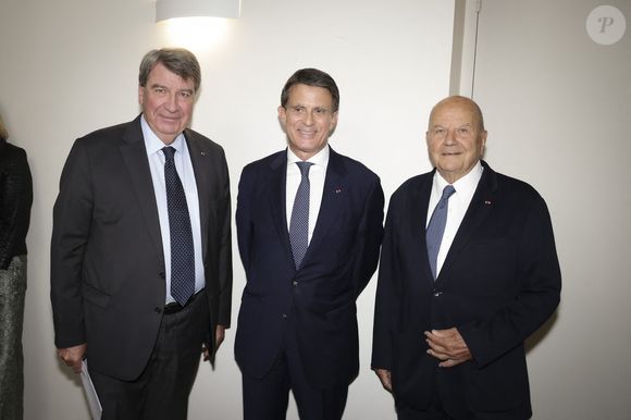 Exclusif - Xavier Darcos, Manuel Valls, Marc Ladreit de Lacharrière - Dîner de La Revue des Deux Mondes, à La Maison de l’Amérique Latine, en l’honneur de M. Valls à Paris le 27 mai 2025  © Jack Tribeca / Bestimage