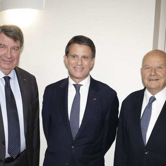 Exclusif - Xavier Darcos, Manuel Valls, Marc Ladreit de Lacharrière - Dîner de La Revue des Deux Mondes, à La Maison de l’Amérique Latine, en l’honneur de M. Valls à Paris le 27 mai 2025  © Jack Tribeca / Bestimage