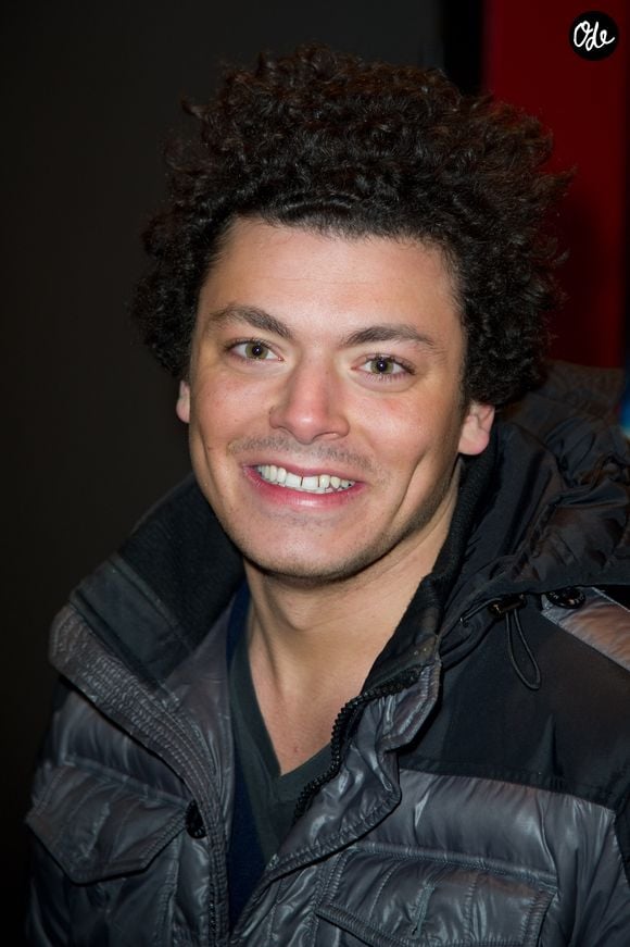 En effet, si Kev Adams n'est pas de leur génération, il a étudié entre les mêmes murs que des ex du Splendid et des figures politiques, comme François Hollande...

Kev Adams à l'avant première de "Café de Flore" à l'UGC Danton à Paris, le 23 janvier 2012. Crédit Bestimage