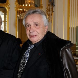 Il a taquiné l'élu, en pleine campagne électorale

Michel Sardou assiste à la remise des prix à Jean-Marie Perier et Jean-Paul Goude par le ministre français de la Culture Frédéric Mitterrand lors d'une cérémonie qui s'est tenue au siège du ministère de la Culture, à Paris, France, le 8 février 2012. Photo by ABACAPRESS.COM