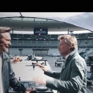 David Guetta dit avoir pris une décision importante. "Je sens qu'il faut réduire un peu, il faut faire moins de voyages" a-t-il confié à Laurent Delahousse

David Guetta interviewé par Laurent Delahousse avant ses trois concerts au Stade de France en juin 2026. Capture d'écran France 2/20h30 le Dimanche