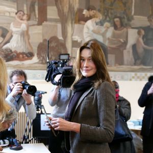Carla Bruni-Sarkozy - Nicolas Sarkozy et sa femme Carla Bruni-Sarkozy votent au lycée Jean de la Fontaine dans le 16ème à Paris pour le 1er tour des élections régionales le 6 décembre 2015. © Dominique Jacovides - Cyril Moreau / Bestimage
