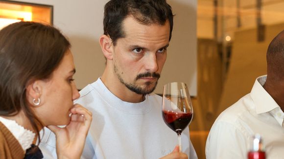 Juan Arbelaez, ex-mari de Laury Thilleman, volé par un de ses employés dans son propre restaurant ! Le Top Chef raconte comment il a tout découvert