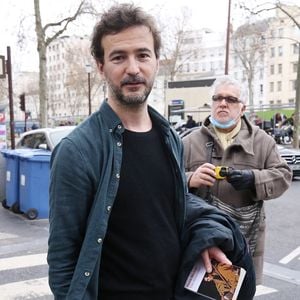 Renan Luce à la sortie de l'émission "Les Grosses Têtes" dans les studios de chez RTL à Neuilly-sur-Seine, France, le 5 janvier 2023. © Jonathan Rebboah/Panoramic/Bestimage