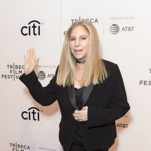 Lors d'une cérémonie retransmise en direct

Info - Festival de Cannes : l'artiste Barbra Streisand recevra une Palme d'or d'honneur - Barbra Streisand à la soirée Tribeca Talks Storytellers lors du Festival du Film de Tribeca à New York, le 29 avril 2017
PacificPressAgency / Bestimage