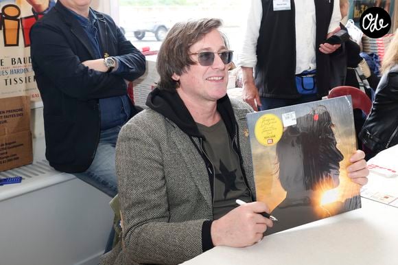 Thomas Dutronc - 30ème Journées Nationales du Livre et du Vin à Saumur le 11 avril 2026. © Jack Tribeca / Bestimage