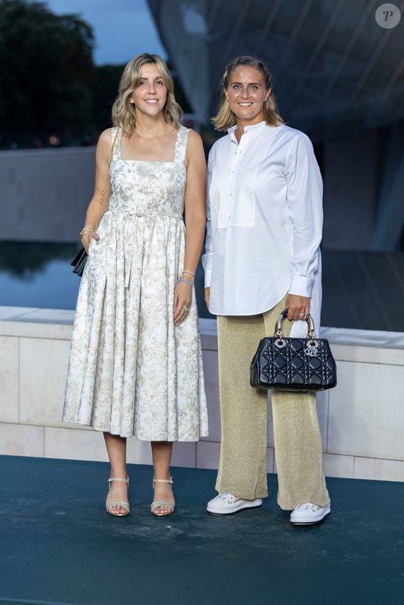 Pauline Déroulède est en couple depuis plus de 8 ans avec Typhaine Lacroix

Pauline Déroulède et Typhaine Lacroix - Photocall du dîner "Prelude pour les JO" à la Fondation Vuitton à Paris, France, le 25 juillet 2024. © Olivier Borde/Bestimage
