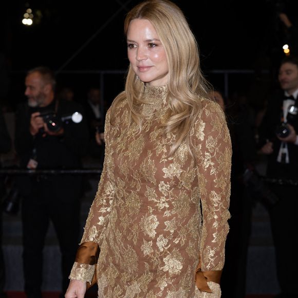 Virginie Efira - Descente des marches du film "Histoires parallèles" lors du 79ème Festival International du Film de Cannes, le 14 mai 2026. 

© Olivier Borde / Bestimage