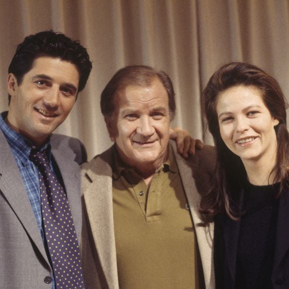 Photo d'archives du 22 décembre 1993 des acteurs français Bruno Madinier, Pierre Mondy et Charlotte Valandrey sur le plateau de la série télévisée Les Cordiers, Juge et Flic.  Photo by Pascal Baril/ABACAPRESS.COM