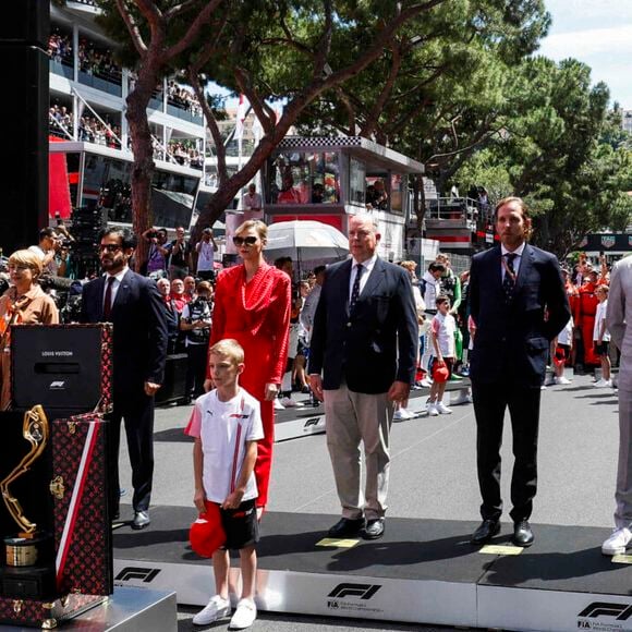 On ne pouvait pas la manquer ! Charlene de Monaco a brillé dans sa combinaison rouge.

Le prince Albert II de Monaco et la princesse Charlene, Andrea Casiraghi, Bernard Arnault lors du Grand Prix de Formule 1 de Monaco Tag Heuer © Dante Badano / PsnewZ / Bestimage