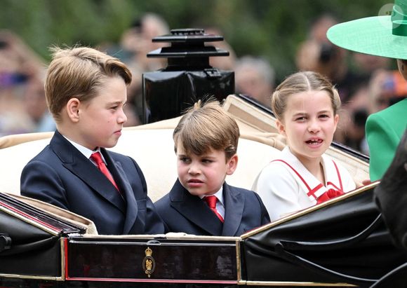 Le prince George, le prince Louis et la princesse Charlotte de Galles - La famille royale d'Angleterre lors du défilé "Trooping the Colour" à Londres. Le 17 juin 2023 (Backgrid UK/ Bestimage).