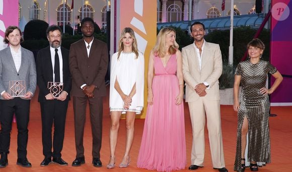 Comédienne aux multiples talents maintes fois récompensés, Marina Hands vit actuellement une période on ne peut plus réjouissante.

Le Jury: Anne Berest, Marina Hands (robe Marina Hands), Maxime Nucci, Laure de Clermont-Tonnerre, Guillaume Canet (président du Jury), Rebecca Marder, Lea Mysius, Stéphane Bak et Alexandre Aja - Les célébrités arrivent à la cérémonie d'ouverture du 49ème Festival du Cinema Americain de Deauville, France © Denis Guignebourg/Bestimage