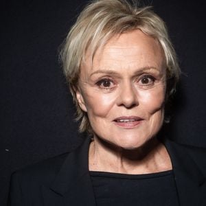 Exclusif - Muriel Robin en backstage de l'enregistrement de l'émission "La Boîte à secrets", présentée par F.Bollaert et diffusée le 9 janvier 2026 sur France 3, dans les studios du Lendit à Saint-Denis, France, le 2 décembre 2025. © Cyril Moreau/Bestimage