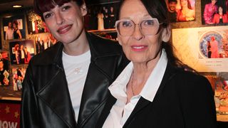 On ne les voit presque jamais ensemble ! Chantal Lauby et sa fille, star d’un célèbre groupe, réunies pour une soirée unique