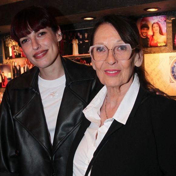Exclusif - Chantal Lauby et sa fille Jennifer Ayache lors de la soirée de présentation de la nouvelle revue au Artishow Cabaret à Paris. Le cabaret fête aussi son 250 000 ème spectateur.

© Philippe Baldini / Bestimage