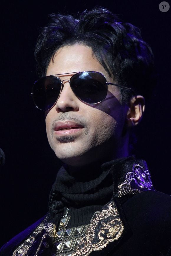 Le musicien Prince tient une conférence de presse à l'Apollo Theater à New York, NY, USA le 14 octobre 2010. Photo par PBG/PA Photos/ABACAPRESS.COM