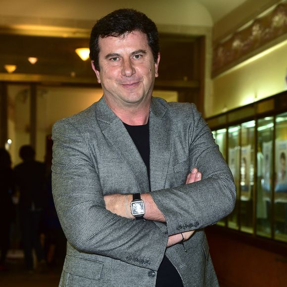 Et plus particulièrement vers le yoga, une discipline aux nombreux bienfaits pour le corps et l'esprit.

Pascal Bataille - Soirée de présentation de l'événement théâtral du début de l'année 2016 au théâtre Le Palace à Paris, le 30 novembre 2015. © Giancarlo Gorassini/Bestimage