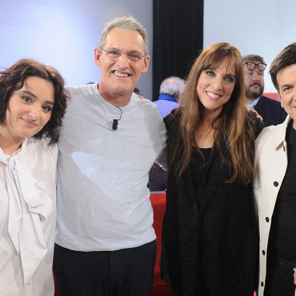 Exclusif - Vincent Dubois, sa fille Camille Dubois, Lynda Lemay et Jean-Felix Lalanne lors de l'enregistrement de l'émission Vivement dimanche au studio Rive gauche, présentée par M.Drucker, diffusée sur France 3 le 10 mai 2026, à Paris, France, le 14 avril 2026. © Guillaume Gaffiot/Bestimage
