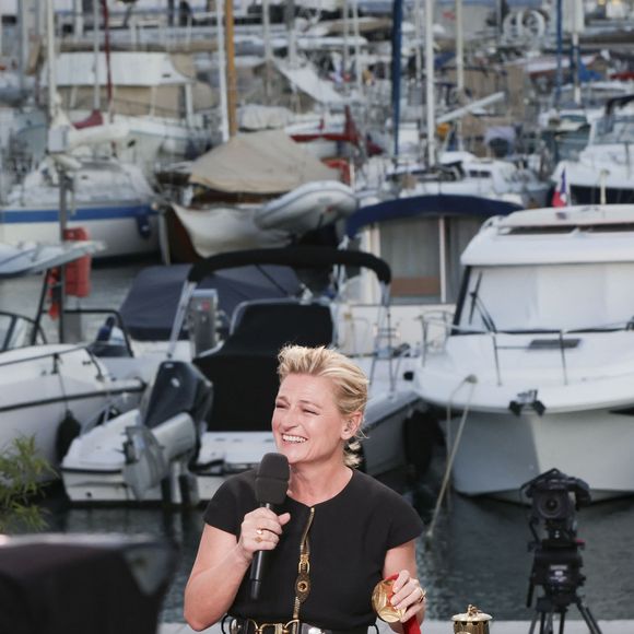 Exclusif - Anne-Elisabeth Lemoine, et la flamme olympique - Plateau de l'émission "C à vous" lors du 77ème Festival International du Film de Cannes le 21 mai 2024. © Jack Tribeca/Bestimage