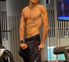 S’adonnant à la musculation pour sculpter son corps, Cameron Smet a pris la pose après une séance à la salle de sport. Torse nu sur le cliché partagé à ses abonnés, il laisse ainsi se dévoiler une silhouette impeccable et des muscles saillants. 

Cameron Smet prend la poste pour sa story Instagram du samedi 12 septembre 2026