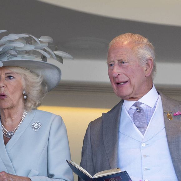 Le roi Charles III d'Angleterre III, la reine Camilla (Camilla Parker Bowles, reine consort d'Angleterre), courses hippiques royales Royal Ascot 2025, Jour 1 à Ascot, Royaume-Uni, 17 juin 2025. ©Dana Press / Bestimage