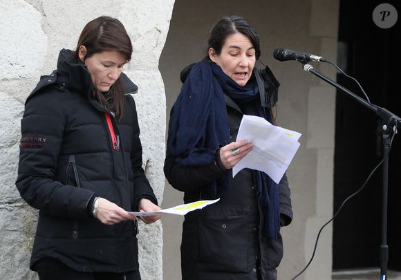 Exclusif - Fanny et Julie (filles du défunt) - Obsèques de l'animateur phare de l'émission Thalassa, Georges Pernoud, à Monestier en Dordogne, France, le 16 janvier 2021. © Bestimage