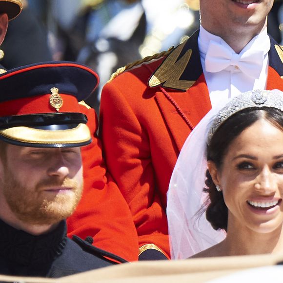 Le prince Harry, duc de Sussex, et Meghan Markle, duchesse de Sussex, en calèche à la sortie du château de Windsor après leur mariage le 19 mai 2018 (Zuma Press / Bestimage).