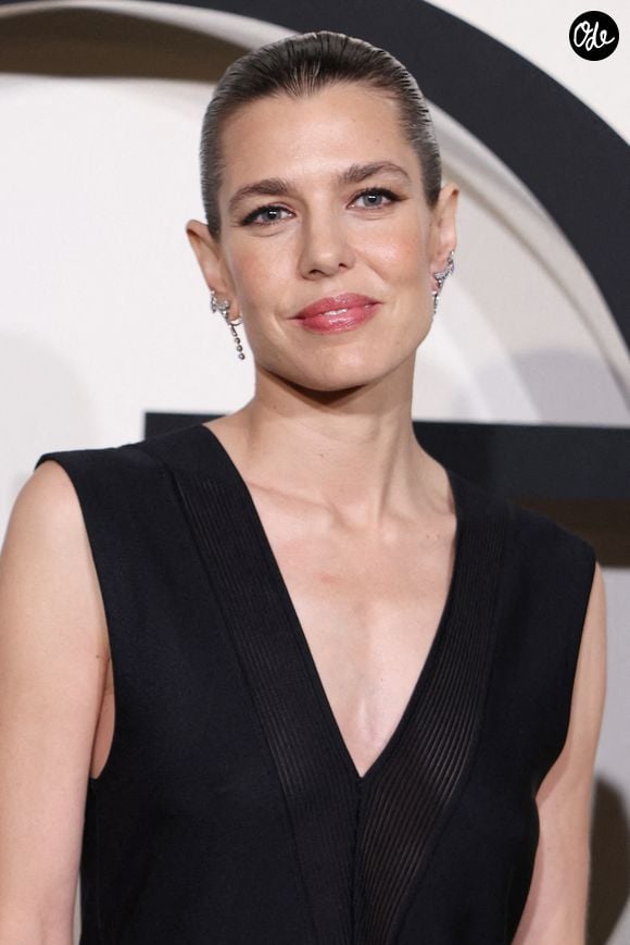 Un look parfait pour une soirée prestigieuse

Charlotte Casiraghi assiste au gala d'ouverture de la saison de ballet à l'Opéra Garnier à Paris, en France, le 10 octobre 2026. Photo : Jérôme Domine/ABACAPRESS.COM
