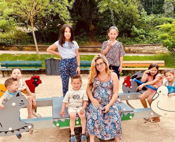 Emilie et Franck Fanich, à la tête d'une tribu de huit enfants dans "Familles nombreuses, la vie en XXL" sur TF1.