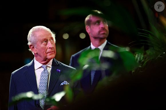 Il s'agit d'une apparition publique très remarquée puisque rare. 

Le roi Charles III et le prince de Galles assistent à l'événement Countdown to Cop30, organisé conjointement par le Natural History Museum et le gouvernement britannique au London Museum. Cet événement rassemble les acteurs de la lutte contre le changement climatique et la perte de la nature, en amont du sommet de la Cop30 qui se tiendra à Belém, au Brésil, en novembre. Jeudi 9 octobre 2025. Photo par Henry Nicholls/PA Wire/ABACAPRESS.COM