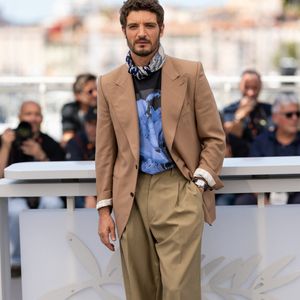 Niels Schneider au photocall du film "Si Tu Penses Bien" (Think Good)" lors du 79ème Festival International du Film de Cannes, France, le 16 mai 2026.

© Jacovides-Moreau/Bestimage