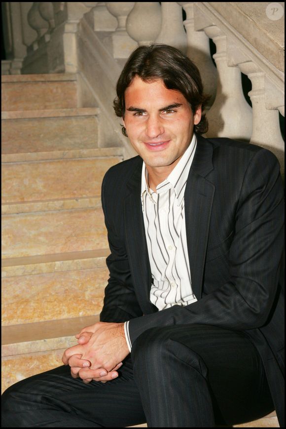Une propriété aussi vaste qu'un village qui attire tous les regards. Le tennisman de 43 ans apprécie sa ville et les évènements qui y sont liés. 

Roger Federer au Pavillon d'Armenonville en 2006 RINDOFF-MACAULT / BESTIMAGE