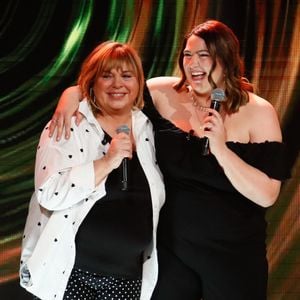 Michèle Bernier et sa fille Charlotte Gaccio lors de l'enregistrement de l'émission "Famille je vous aime" présentée par M. Drucker et qui sera diffusée le 13 juin 2025 sur France 3, aux Studios rive gauche à Paris, France, le 14 avril 2025. © Clovis-Gaffiot/Bestimage