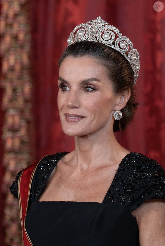 Un dîner de gala a été organisé au palais royal à Madrid.

Le roi Felipe VI et la reine Letizia d'Espagne, accueillent Frank-Walter Steinmeier (Président fédéral de l'Allemagne) et sa femme Elke Budenbender pour un dîner de gala en leur honneur au palais royal à Madrid. Photo par LALO YASKY / BESTIMAGE
