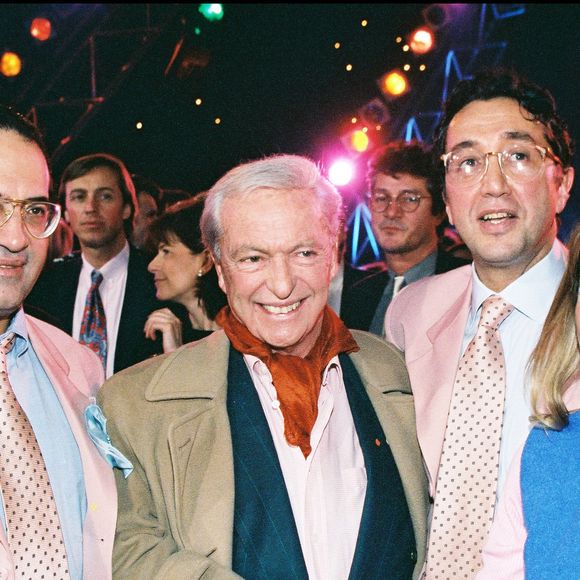 Claude Berda, cofondateur d’AB Productions, est mort vendredi à 78 ans, selon l'AFP. 

Rétro - décès de Claude Berda, cofondateur d’AB Productions à l’origine du « Club Dorothée » - archives - soirée AB Production « Chanel 1 » avec Jean Luc Azoulay, Guy Lux, Claude Berda et la chanteuse Dorothée. AGENCE / BESTIMAGE