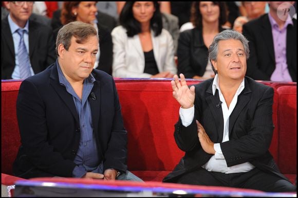 En 2009, ils partagent la scène pour la pièce de théâtre "La cage aux folles". Didier Bourdon confie à Paris Match : "Il y a eu des petites frictions pendant les répétitions. On ne se connaissait pas"

Didier Bourdon et Christian Clavier à Vivement Dimanche. © Guillaume Gaffiot/Bestimage