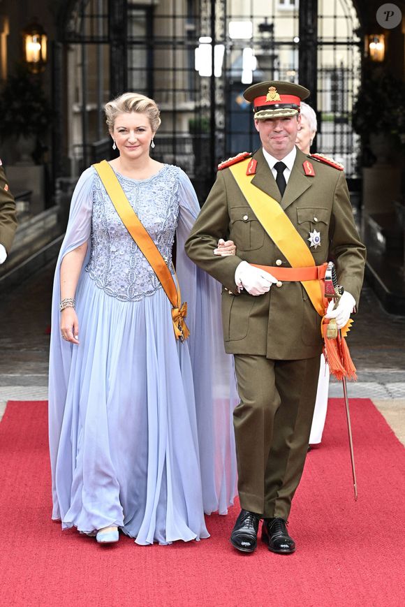 Le Grand-Duc Guillaume et la Grande-Duchesse Stéphanie arrivent à la cérémonie d'abdication du Grand-Duc Henri au Palais Grand-Ducal à Luxembourg le 3 octobre 2025. Le Luxembourg intronisera un nouveau souverain aujourd'hui. Le prince Guillaume succédera à son père, le grand-duc Henri, qui abdiquera officiellement le même jour, mettant fin à un règne de 25 ans. Photo par David Niviere/ABACAPRESS.COM