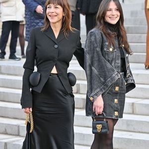 Sophie Marceau, Juliette Lemley arrivant au défilé Schiaparelli lors de la Fashion Week Haute Couture à Paris, France, le 26 janvier 2026. Photo Julien Reynaud/Aps-Medias/Abaca