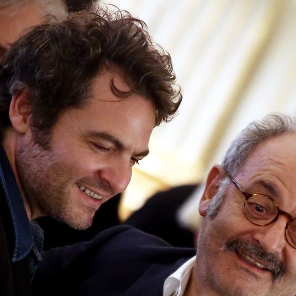 Le chanteur M (Matthieu Chedid) et son père Louis Chedid - Audrey Azoulay a fait Commandeur de l'ordre des Arts et des Lettres, Louis Chedid dans le salon du Ministère à Paris, le 25 Octobre 2016. © Dominique Jacovides/Bestimage