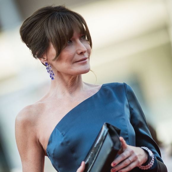Carla Bruni Sarkozy - Montée des marches du film "Les Misérables" lors du 72ème Festival International du Film de Cannes. Le 15 mai 2019
© Jacovides-Moreau / Bestimage