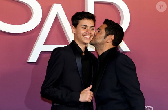 Papa de Léon, son fils ainé joue actuellement au PSG "avec les U17".

Jamel Debbouze et son fils Léon - Photocall des lauréats (press room) lors de la 49ème édition de la cérémonie des César à l'Olympia à Paris le 23 février 2024 © Dominique Jacovides / Olivier Borde / Bestimage