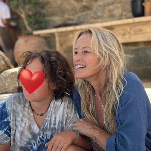 Une vie de famille très animée qu'elle partage entre ses trois petits-enfants et son fils adolescent Giuliano.

Estelle Lefébure et Giuliano