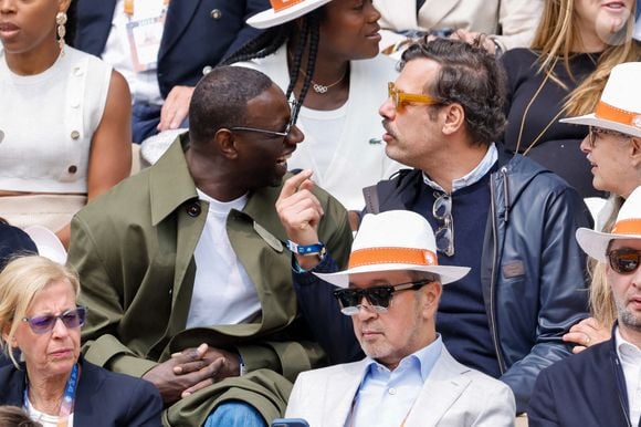 Laurent Lafitte et Omar Sy en tribunes lors des Internationaux de France de Tennis de Roland Garros 2025, à Paris, France, le 7 juin 2025. © Cyril Moreau/Bestimage