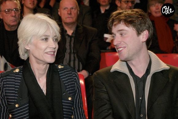 Archives -  En France, à Paris, lors des 20e Victoires de la musique, en 2005, au Zénith, Françoise Hardy et son fils Thomas Dutronc.

© Bestimage