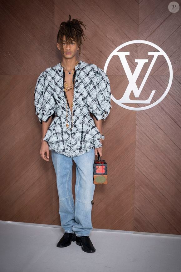 Accro à la maison Vuitton dont il est l'un des visages, Jaden Smith était aussi au rendez-vous

Jaden Smith - Photo Call pour Le Défilé « Vuitton »Collection Prêt-à-Porter Automne/Hiver 2025-2026" lors de la Fashion Week de Paris (PFW), le 10 mars 2025. © Olivier Borde /Bestimage