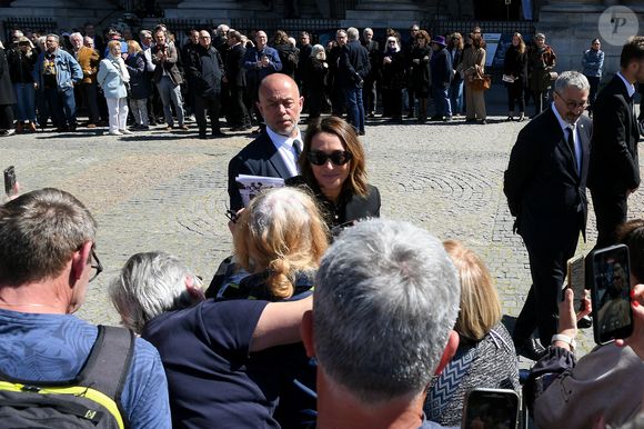 Laura Smet - Sorties des obsèques de Nathalie Baye en l'église Saint-Sulpice à Paris le 24 avril 2026. © Lionel Urman / Bestimage