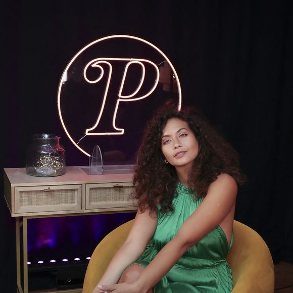 Vaimalama Chaves pose pour notre entretien En Privé avec, dans le cadre de la promotion de son premier livre "O Vai" (éd. First) - dans les locaux de Webedia